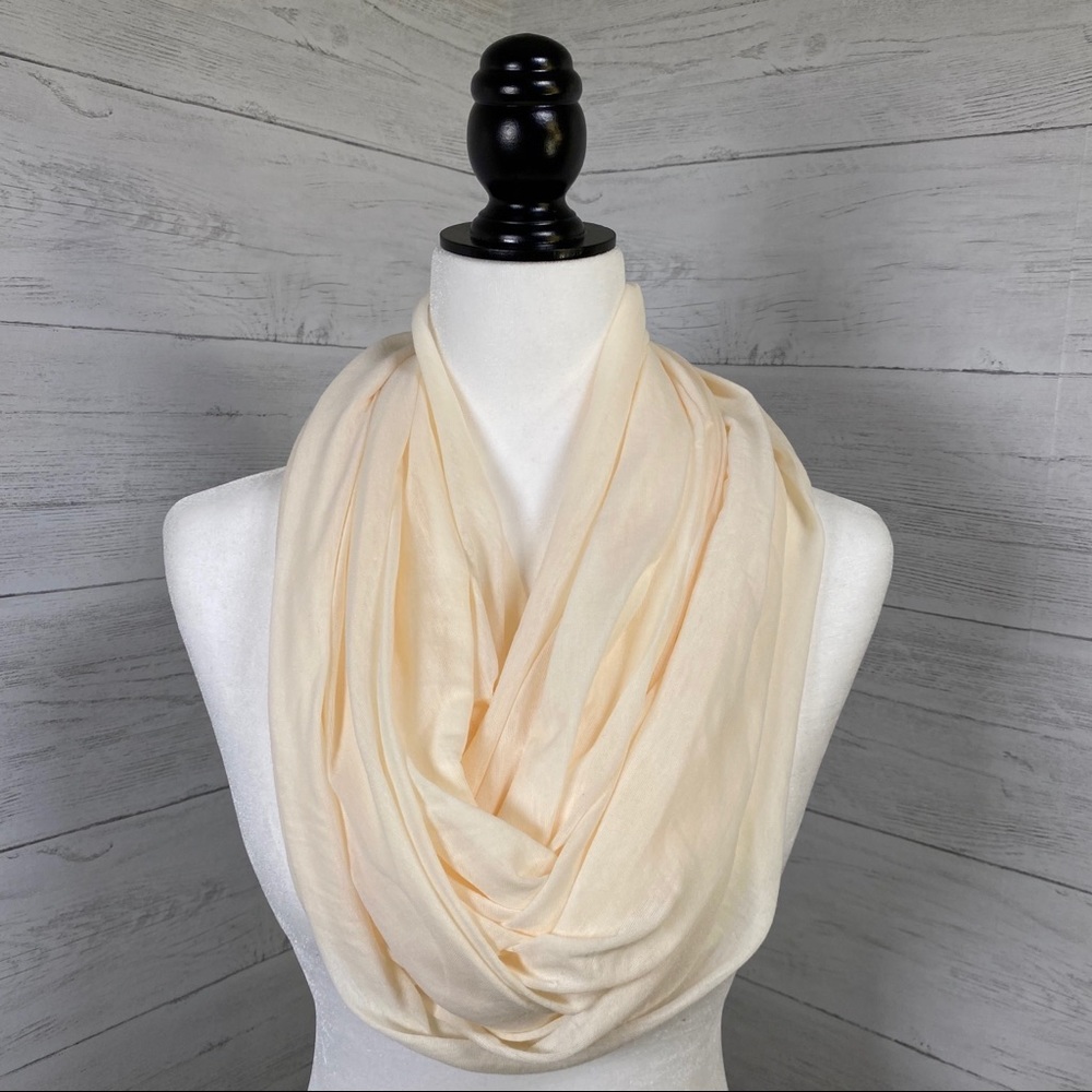 ⭐️SOLD-OUT⭐️Hot Steps Ivory Foulard Scarf